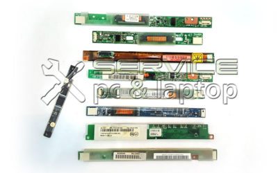 Display-ul nu se aprinde, dar laptopul funcţionează. Invertorul sau lampa pot fi defecte